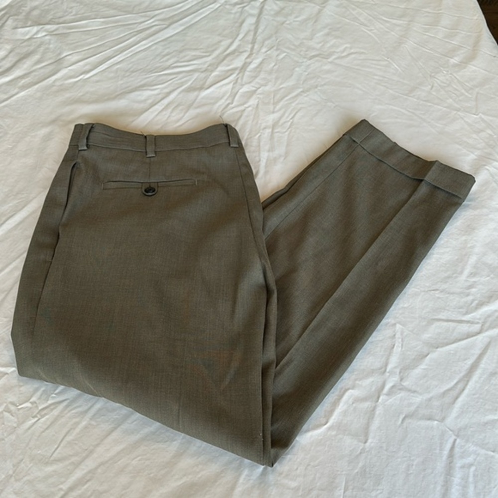 Men’s Natural Issue 32x30 brown dress pants in GREAT CONDITION.